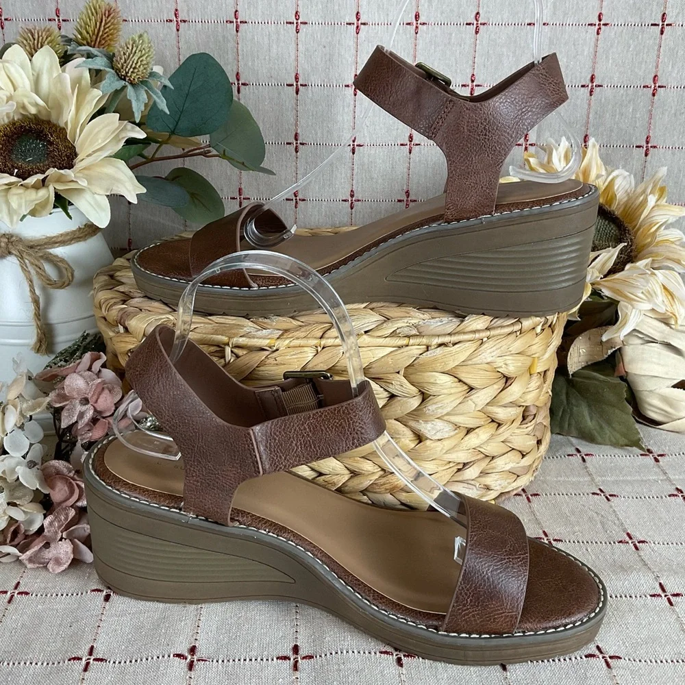 B-52 by Bullboxer “Dalia” Wedge Sandals Womens Sz 10 Camel Brown New Nonslip - Picture 2 of 5